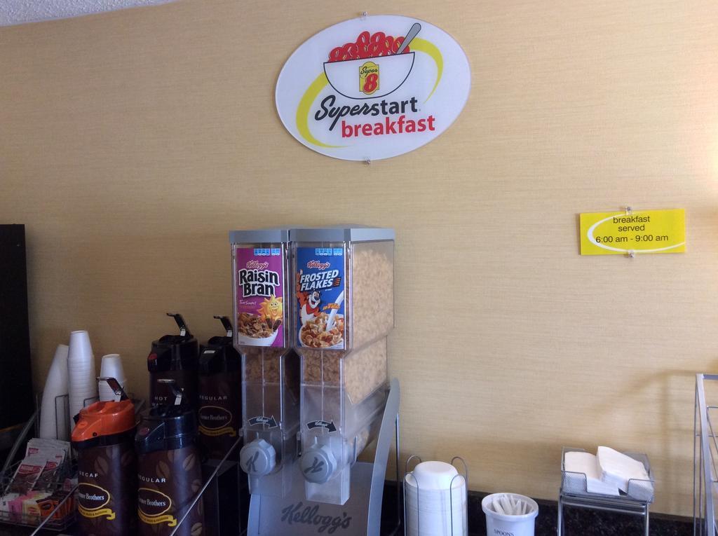 ซูเปอร์ 8 บาย วินด์แฮม มาร์แชลล์ทาวน์ Motel Marshalltown ภายนอก รูปภาพ