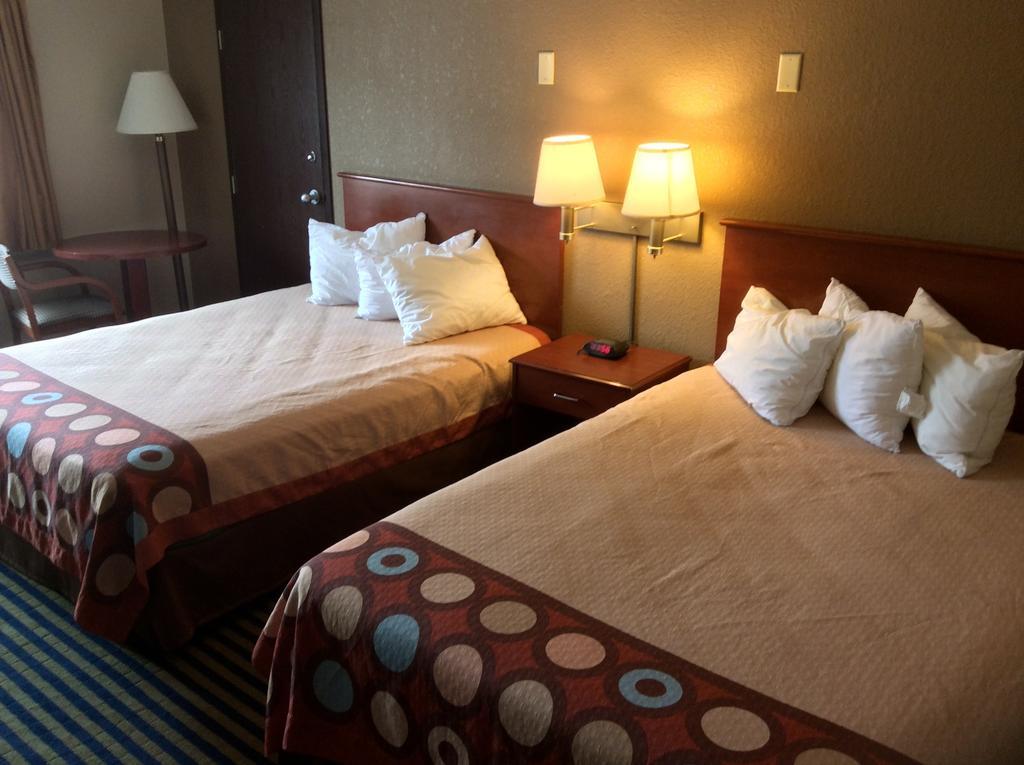 ซูเปอร์ 8 บาย วินด์แฮม มาร์แชลล์ทาวน์ Motel Marshalltown ภายนอก รูปภาพ