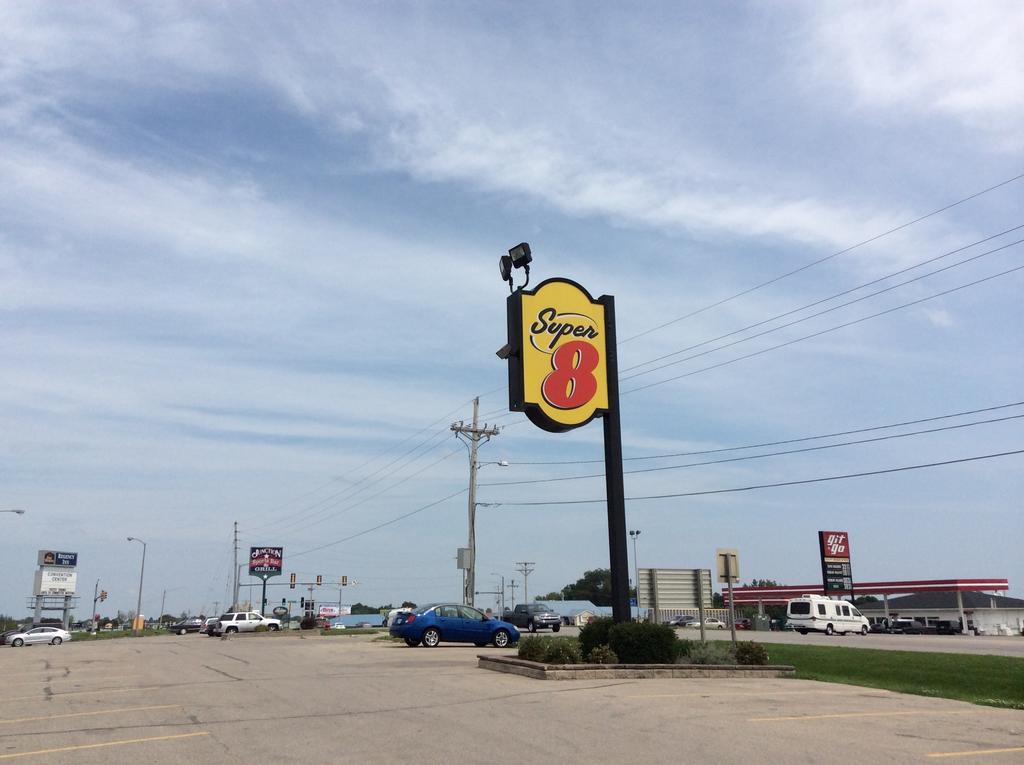 ซูเปอร์ 8 บาย วินด์แฮม มาร์แชลล์ทาวน์ Motel Marshalltown ภายนอก รูปภาพ