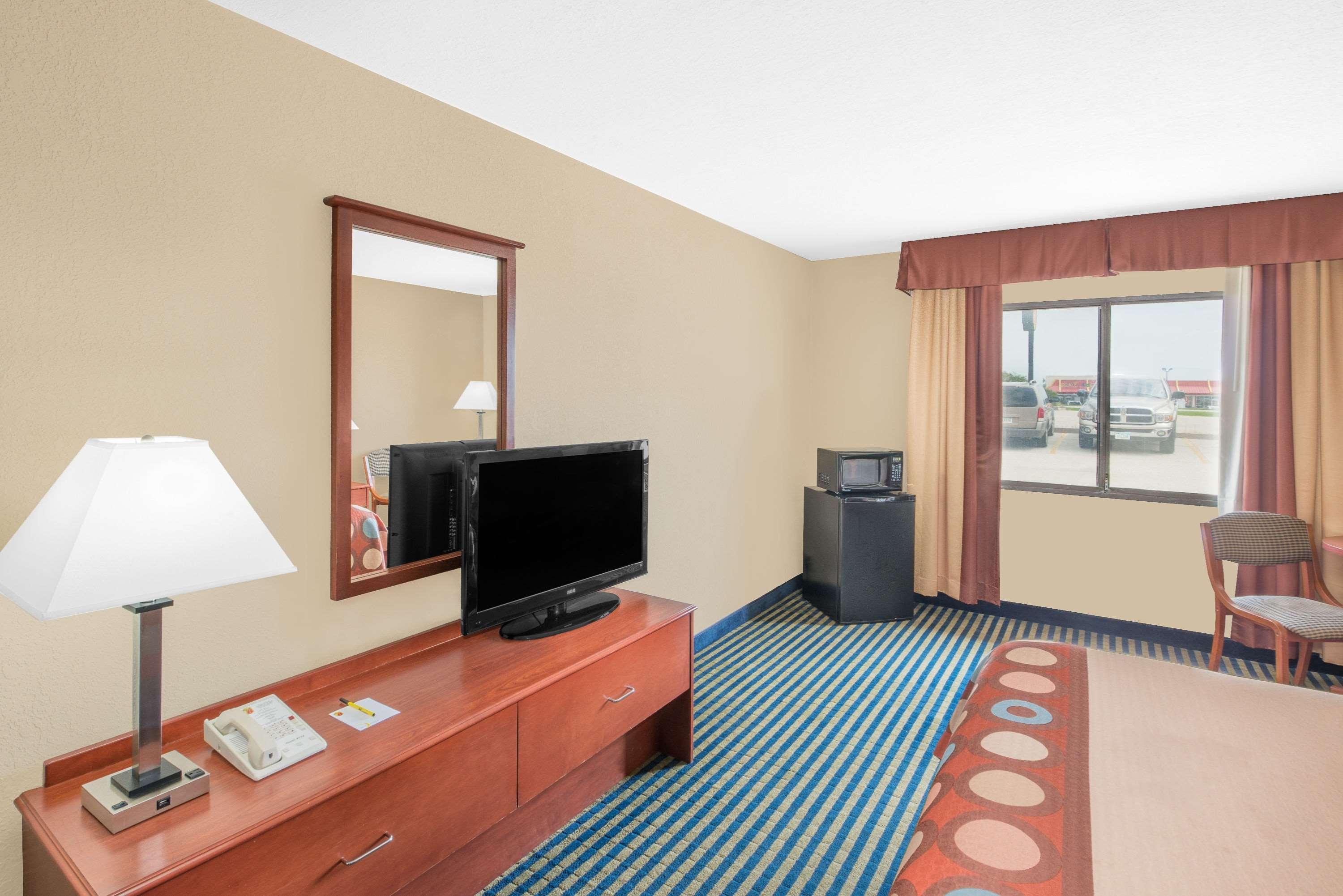 ซูเปอร์ 8 บาย วินด์แฮม มาร์แชลล์ทาวน์ Motel Marshalltown ภายนอก รูปภาพ