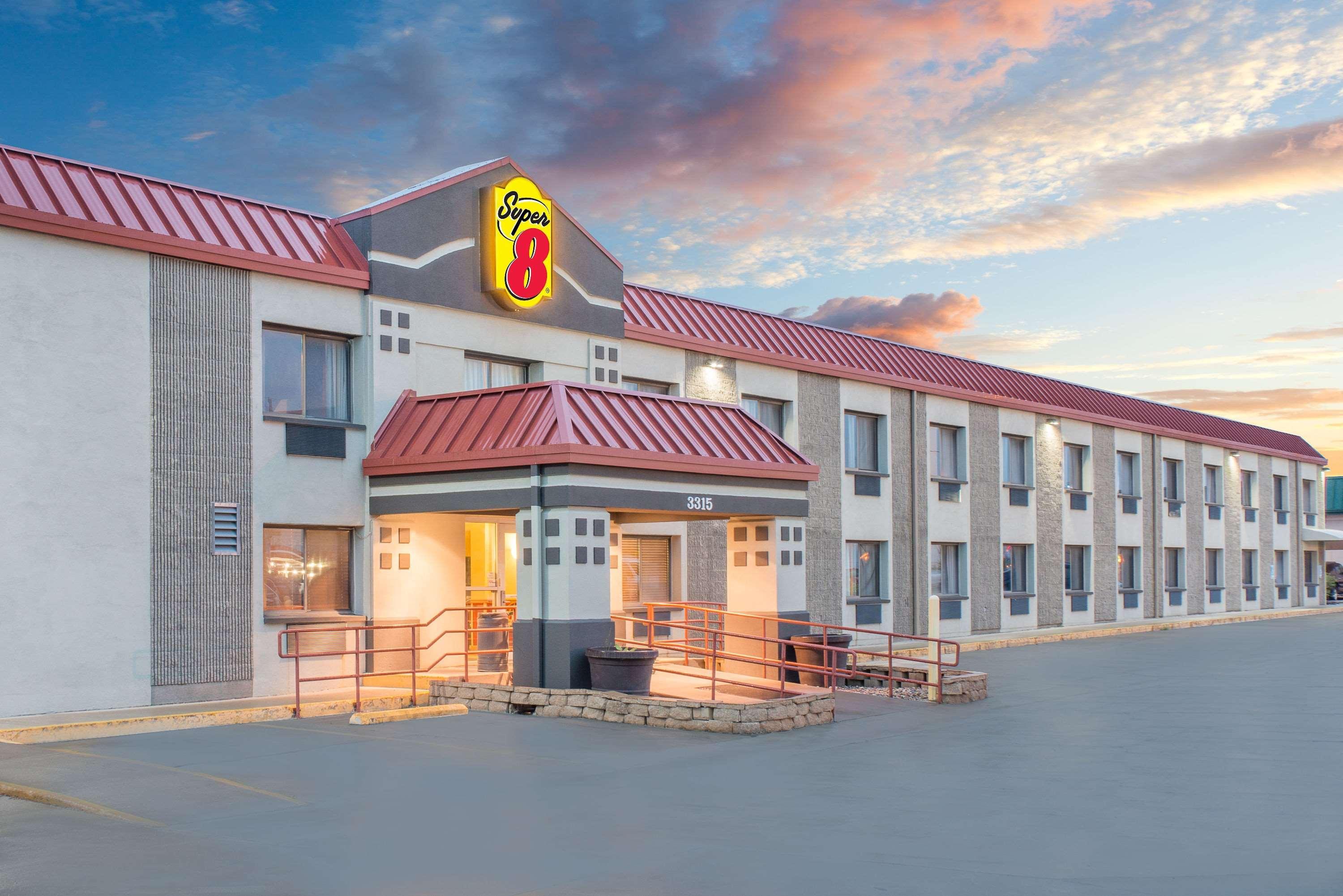 ซูเปอร์ 8 บาย วินด์แฮม มาร์แชลล์ทาวน์ Motel Marshalltown ภายนอก รูปภาพ