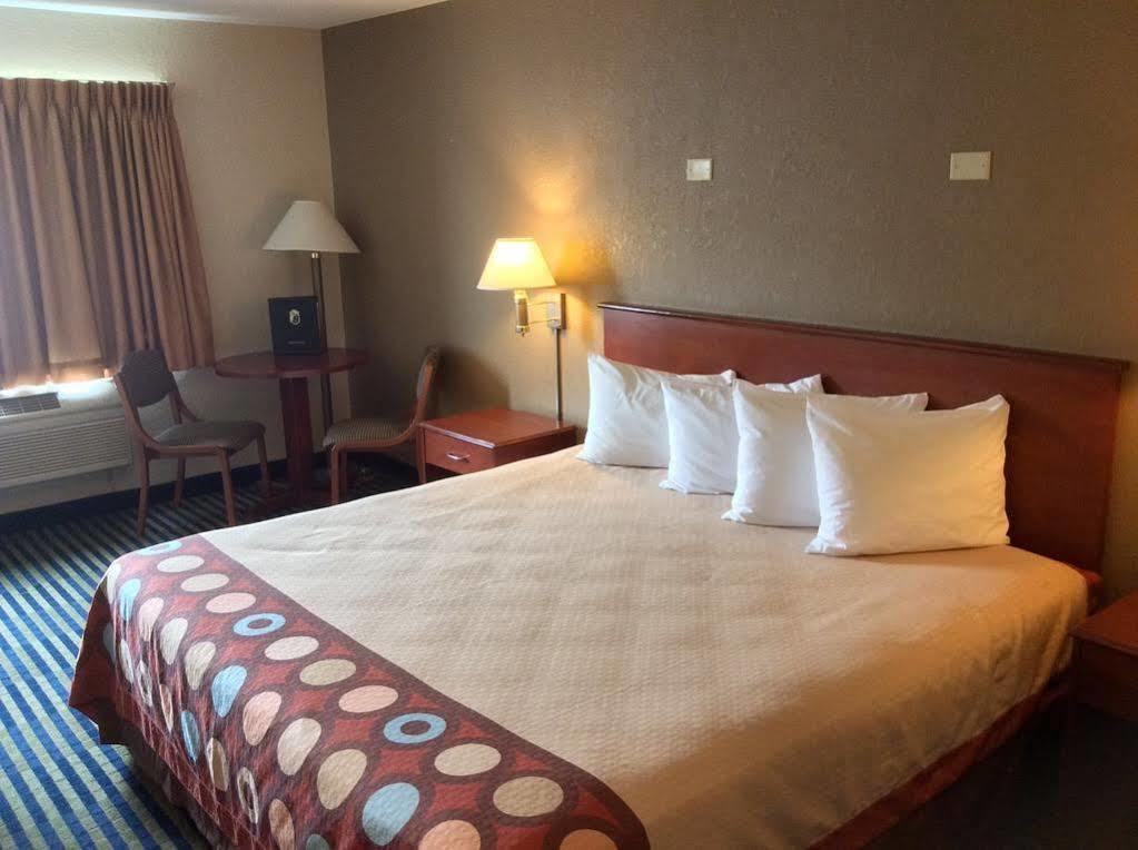 ซูเปอร์ 8 บาย วินด์แฮม มาร์แชลล์ทาวน์ Motel Marshalltown ภายนอก รูปภาพ